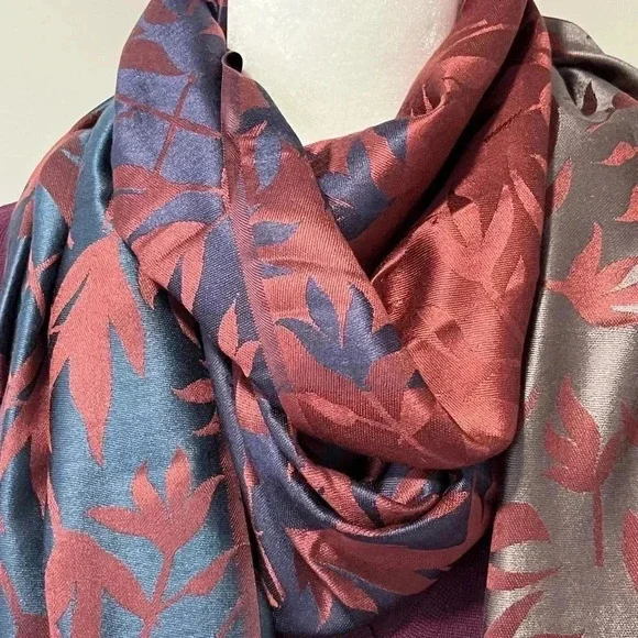 Leaf Pattern Scarf - Picture 6 of 6